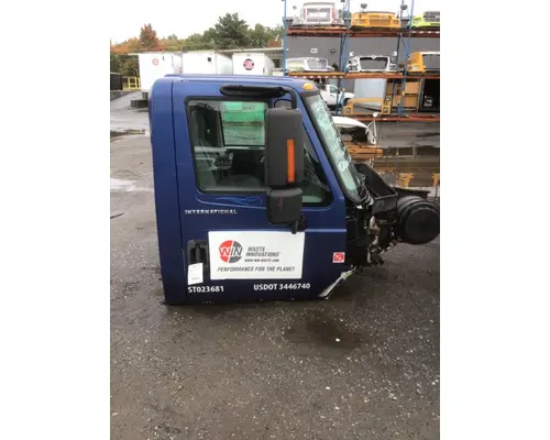 INTERNATIONAL 4300 Cab