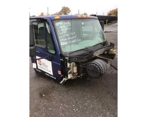 INTERNATIONAL 4300 Cab