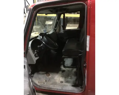 INTERNATIONAL 4300 Cab