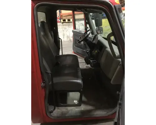 INTERNATIONAL 4300 Cab