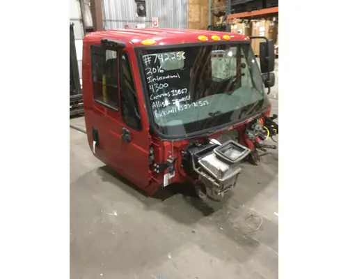 INTERNATIONAL 4300 Cab