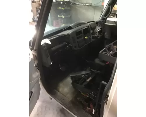 INTERNATIONAL 4300 Cab