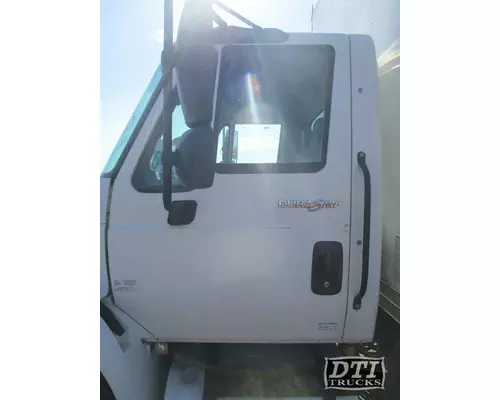 INTERNATIONAL 4300 Cab