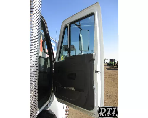 INTERNATIONAL 4300 Cab