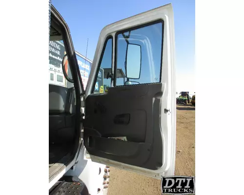 INTERNATIONAL 4300 Cab