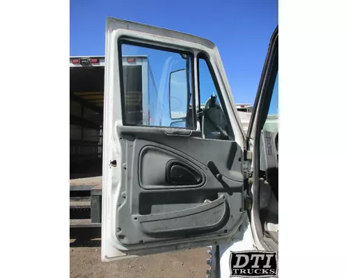 INTERNATIONAL 4300 Cab