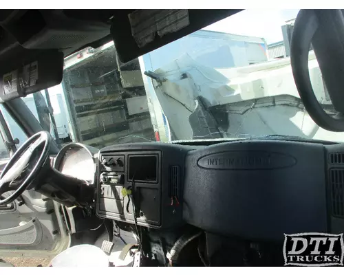 INTERNATIONAL 4300 Cab