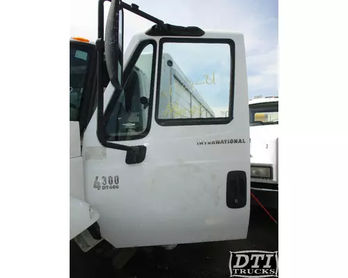 INTERNATIONAL 4300 Cab