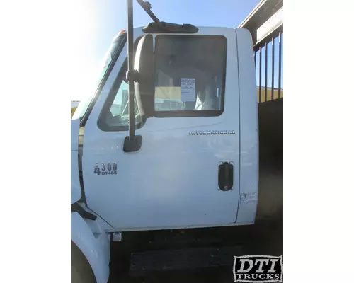 INTERNATIONAL 4300 Cab