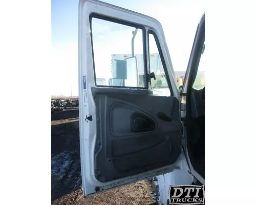 INTERNATIONAL 4300 Cab