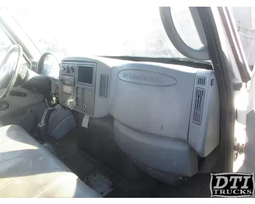 INTERNATIONAL 4300 Cab