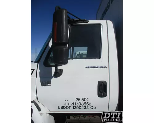 INTERNATIONAL 4300 Cab