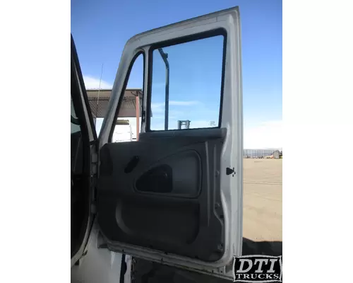 INTERNATIONAL 4300 Cab