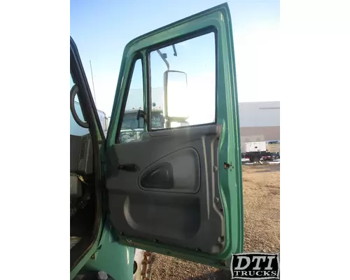 INTERNATIONAL 4300 Cab