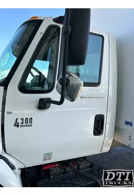 INTERNATIONAL 4300 Cab