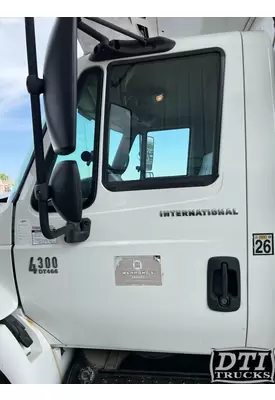 INTERNATIONAL 4300 Cab