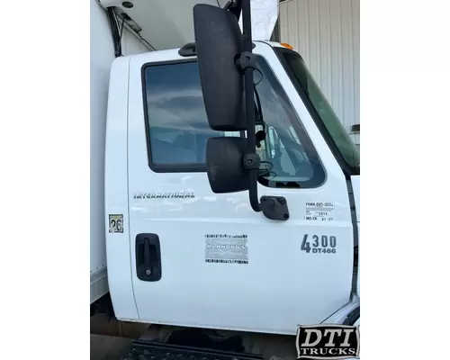 INTERNATIONAL 4300 Cab