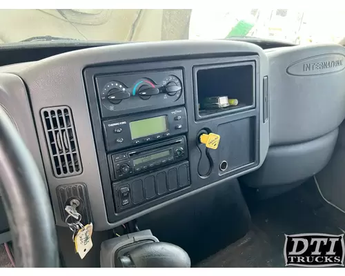 INTERNATIONAL 4300 Cab