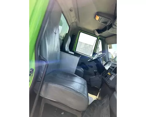 INTERNATIONAL 4300 Cab