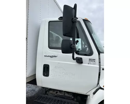 INTERNATIONAL 4300 Cab