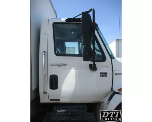 INTERNATIONAL 4300 Cab