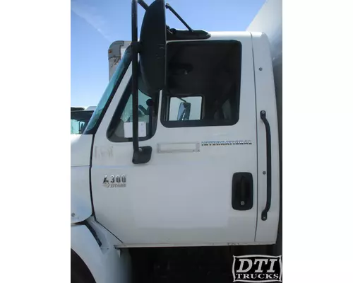 INTERNATIONAL 4300 Cab