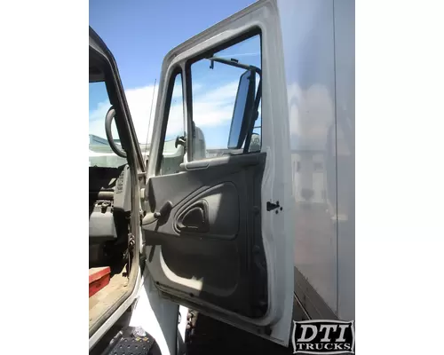 INTERNATIONAL 4300 Cab