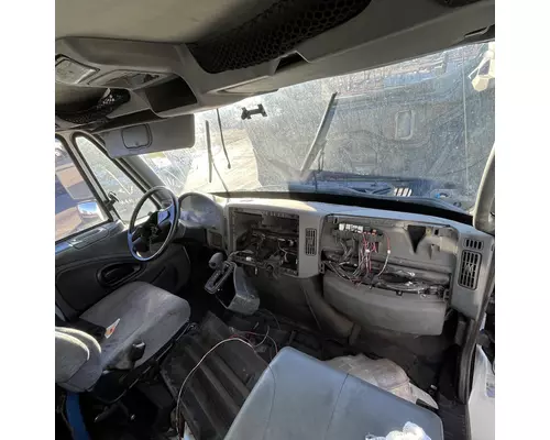 INTERNATIONAL 4300 Cab