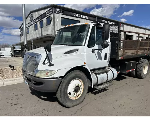 INTERNATIONAL 4300 Cab