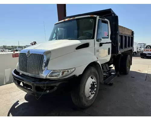 INTERNATIONAL 4300 Cab