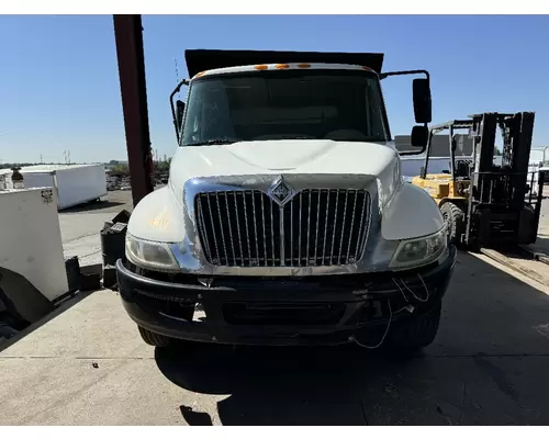 INTERNATIONAL 4300 Cab