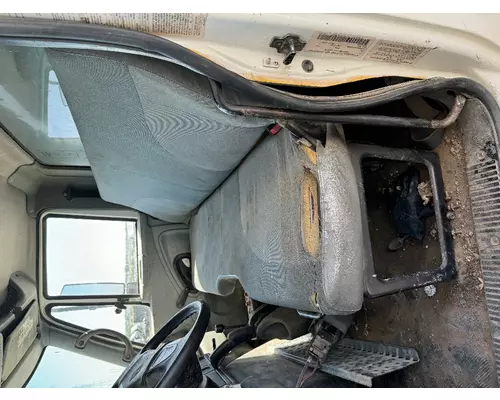 INTERNATIONAL 4300 Cab