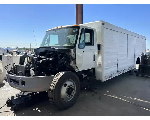 INTERNATIONAL 4300 Cab