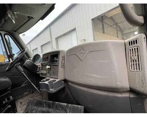INTERNATIONAL 4300 Cab