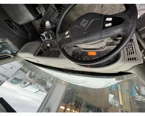 INTERNATIONAL 4300 Cab