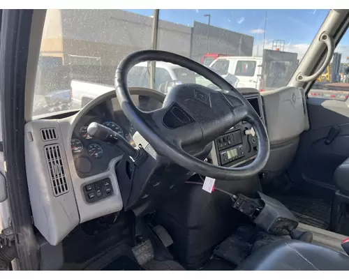 INTERNATIONAL 4300 Cab