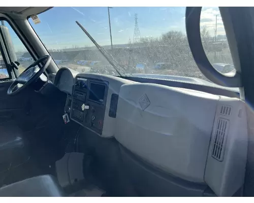 INTERNATIONAL 4300 Cab