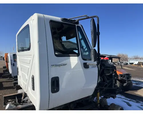 INTERNATIONAL 4300 Cab