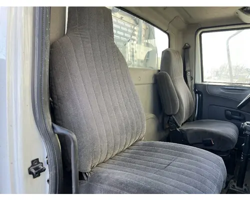 INTERNATIONAL 4300 Cab