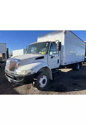 INTERNATIONAL 4300 Cab