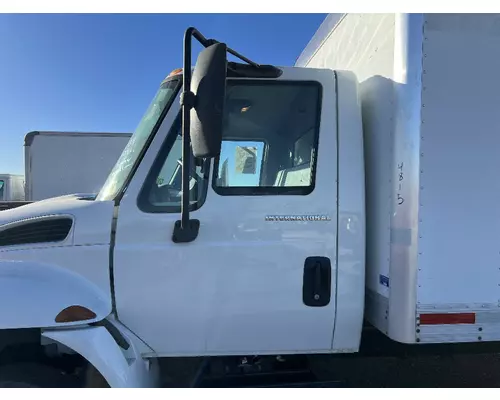 INTERNATIONAL 4300 Cab
