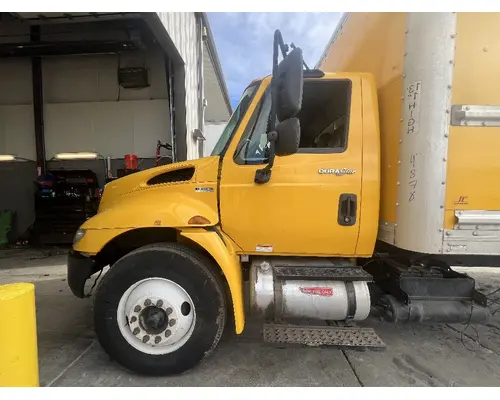 INTERNATIONAL 4300 Cab