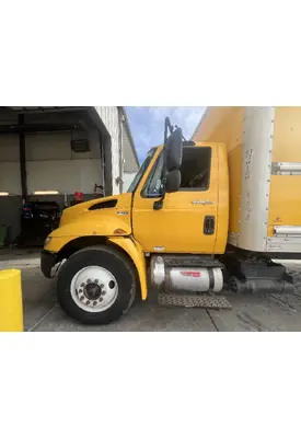 INTERNATIONAL 4300 Cab