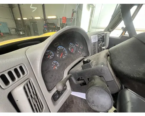 INTERNATIONAL 4300 Cab