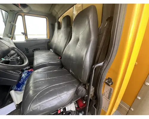 INTERNATIONAL 4300 Cab