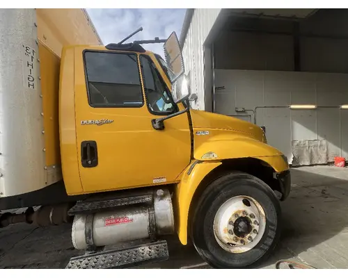 INTERNATIONAL 4300 Cab