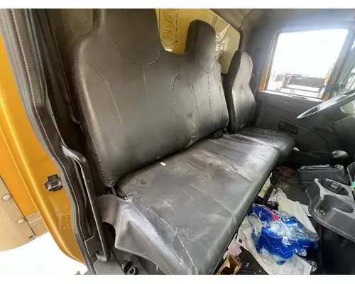 INTERNATIONAL 4300 Cab