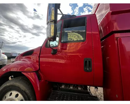 INTERNATIONAL 4300 Cab