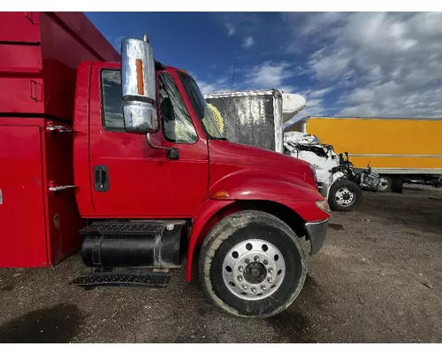 INTERNATIONAL 4300 Cab
