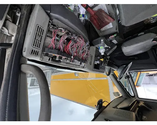 INTERNATIONAL 4300 Cab